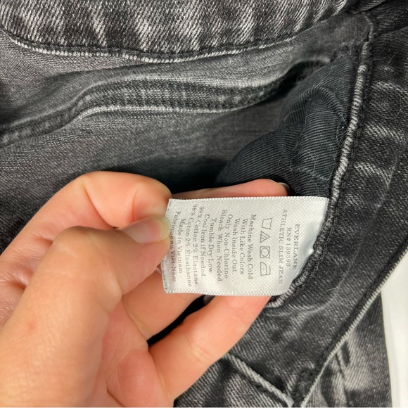 Everlane Men's Washed Black/Gray Athletic Slim Jean 30x30 Distressed Denim - Picture 6 of 7